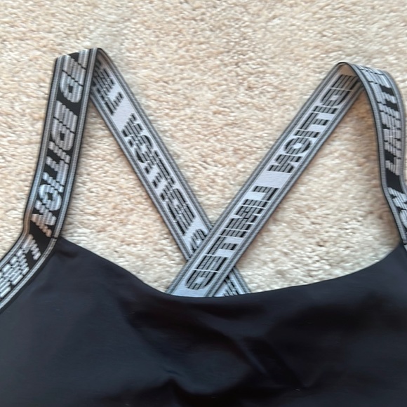 Forever 21 Sports bra in Black with cris cross straps Medium! - Picture 3 of 6